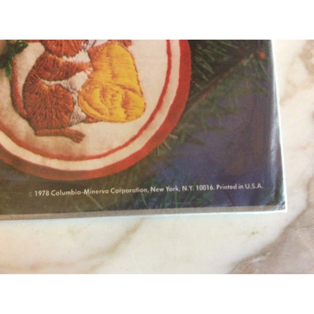 Columbia-Minerva Crewel Christmas Idea Kit #7948 Two Ornaments Christmas Mice‎